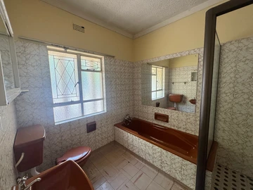 3 Bedroom Flat & Apartment