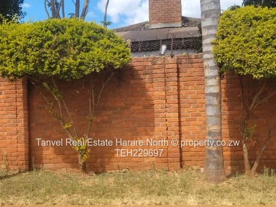 captivating house in Bloomingdale in 3 bedrooms,main ensuite, fitted kitchen.Reduced to 100k