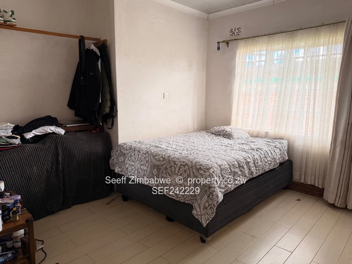 Marlborough 4-Bed with Elizabeth Windsor Road frontage ! 