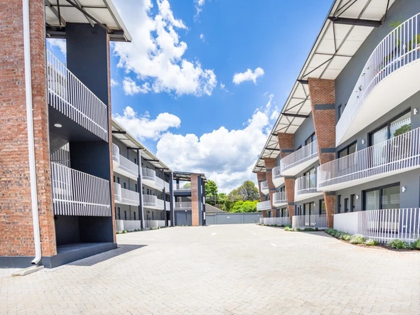 2 Bedroom Flat & Apartment
