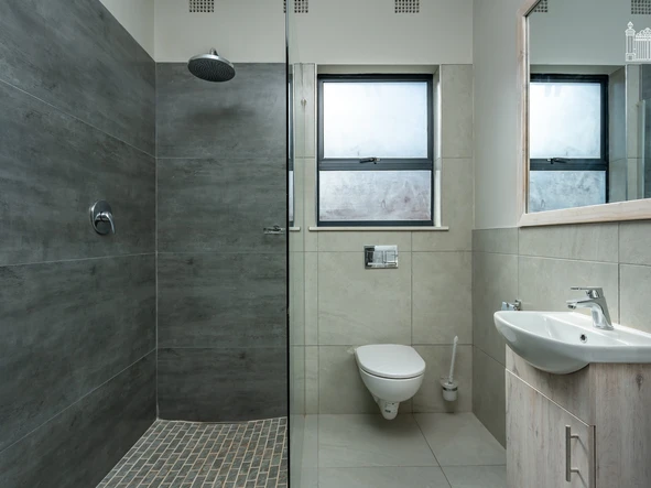 4 Bedroom Garden Flat
