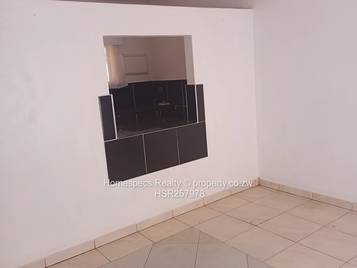 1-Bed Ground Floor Flat in Avenues — Borehole & Secure