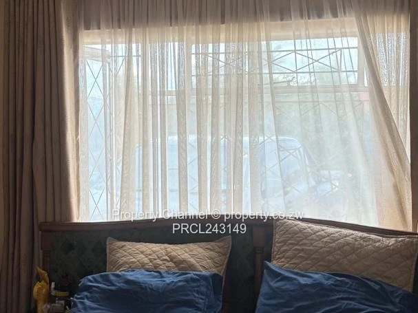 Mabelreign 3-Bed: Walled Yard, Water Tank, Fitted Kitchen