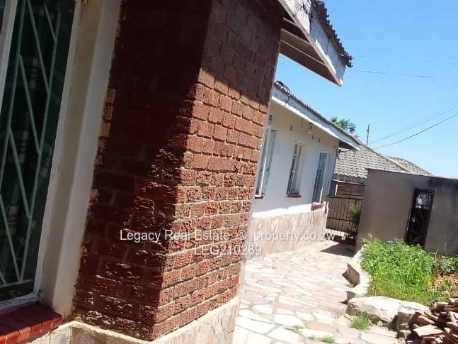 4-Bedroom House for Sale in Mainway Meadows, Harare
