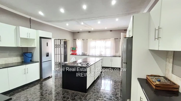 4-Bed Pomona Home with Spacious Living Areas