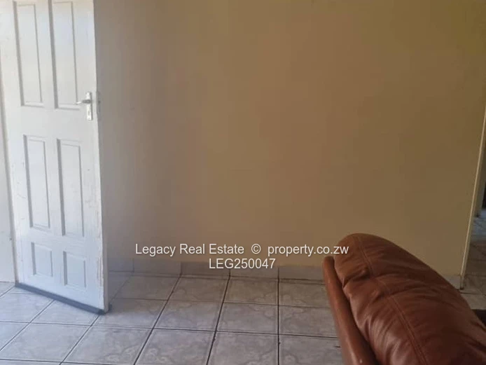 Sunny 2-Bed Cottage in Marlborough, Harare West — Borehole