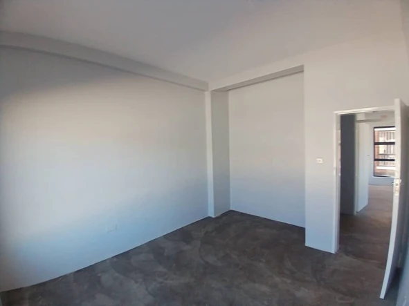 2 Bedroom Flat & Apartment