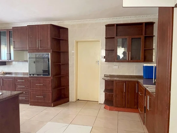 6 Bedroom House