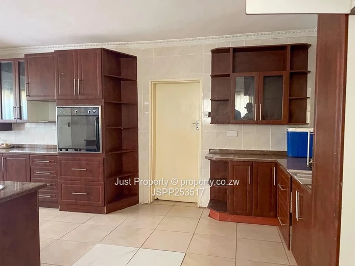 Grand 6-Bedroom Home on 4452 m², Borrowdale Brooke (Sole Mandate)