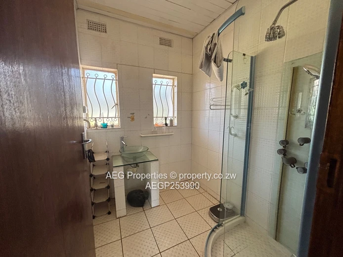 5 Bed House To Rent EmeraldHill