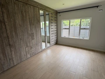 2 Bedroom Flat & Apartment