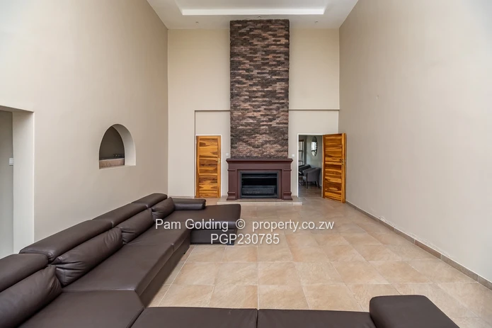 Luxury living home (Sole Mandate)