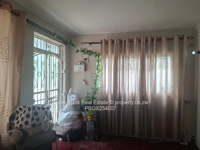 Eastlea Prime Property for Sale suitatble for Offices!