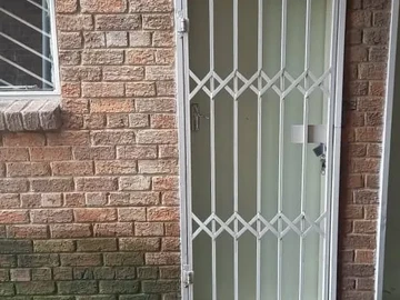 2 Bedroom Flat & Apartment