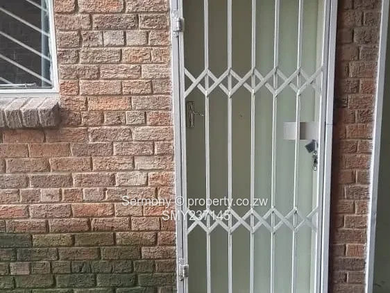 2 bedroomed flat for rent - Willowvale Flats