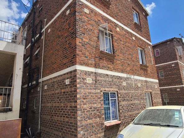 2 Bedroom Flat & Apartment