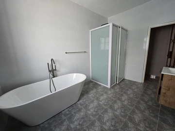 3 Bedroom Flat & Apartment