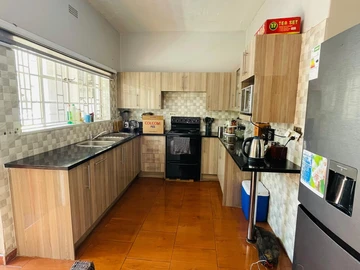 2 Bedroom Flat & Apartment