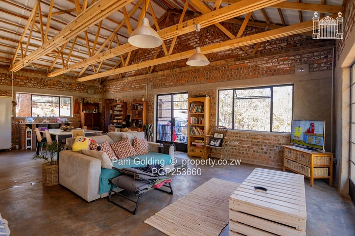 Beautiful Four- Acre Property In Cromlet