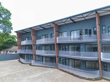 2 Bedroom Flat & Apartment