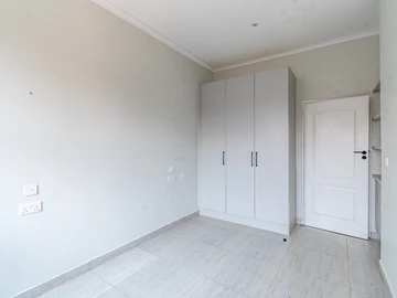 2 Bedroom Flat & Apartment