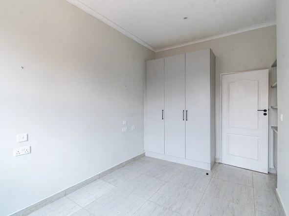 2 Bedroom Flat & Apartment