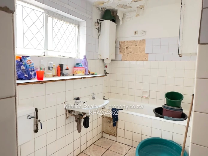 Livingston Avenue Ground floor 1-Bedroom Apartment for Sale - Colleen Court (Sole Mandate)