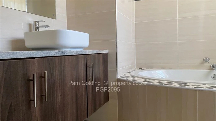 Stylish Living - 3 Bedroom Townhouse