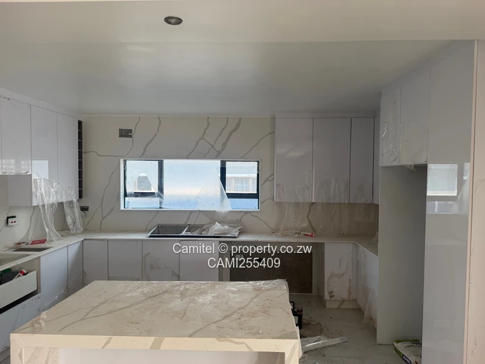 Arlington Newly Buid4-Bed Townhouse Complex — Secure, Solar & Garden