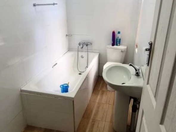 3 Bedroom Flat & Apartment