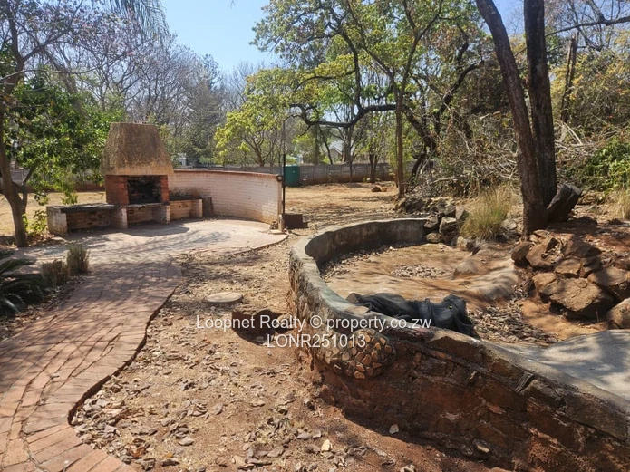 Greystone Park: 1,000 m2 Office on 4,300 m2 with Pool & Borehole