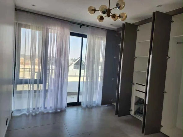 4 Bedroom Flat & Apartment