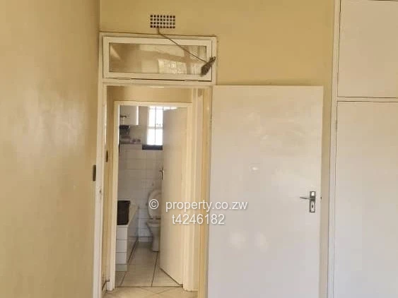 Avenues 2 bed flat to rent