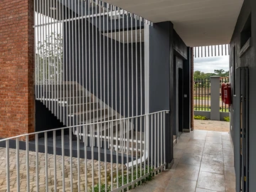 2 Bedroom Flat & Apartment