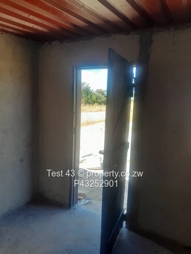 1500m² Vacant Stand with Outbuilding in Chitungwiza