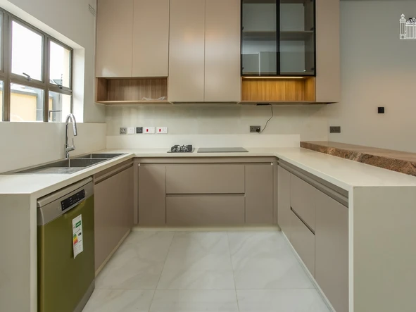 3 Bedroom Flat & Apartment