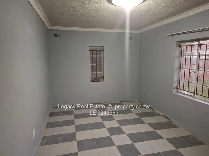 Comfortable 3 Roomed Wing Available 1 April