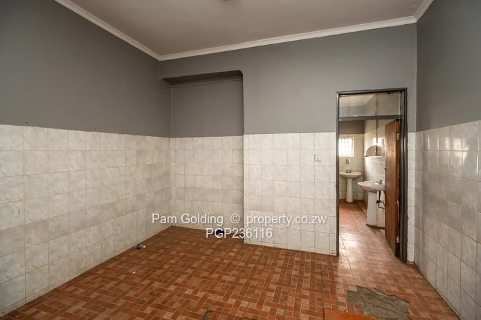 Commercial building for sale