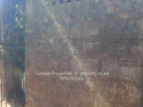 Secure Walled 1-Bed Home with Yard in Mkoba