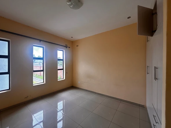 5 Bedroom Flat & Apartment