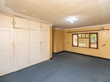 4 Bedroom Garden Flat