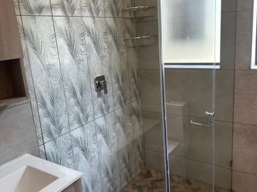 3 Bedroom Flat & Apartment