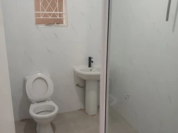 2 Bedroom Flat & Apartment