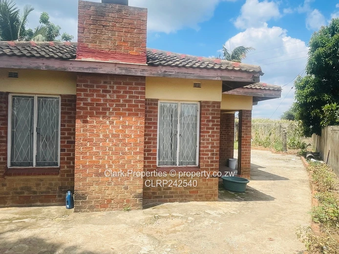 4-Bedroomed Fix-Me-Upper: A Great Investment (Sole Mandate)