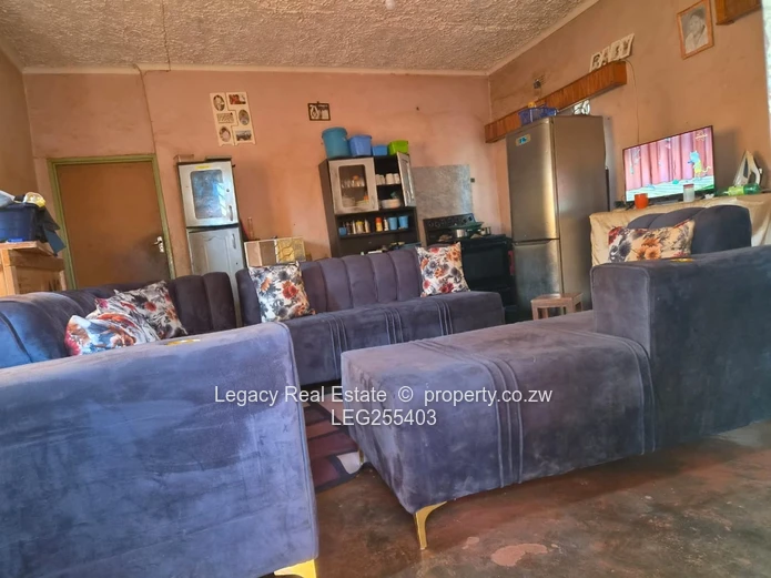 4-Bed Walled Home in Hatcliffe - Secure, Paved Yard