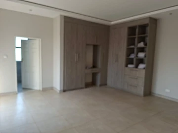 6 Bedroom House