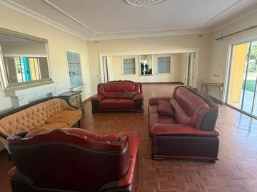 6 Bedroom House