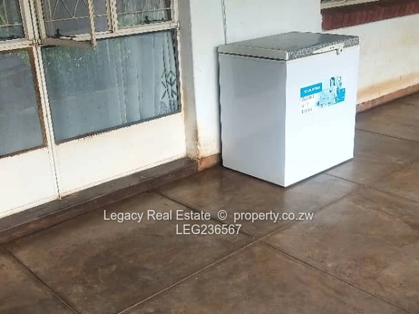 Urban Elegance: 2-Bedroom Garden Flat In Avondale