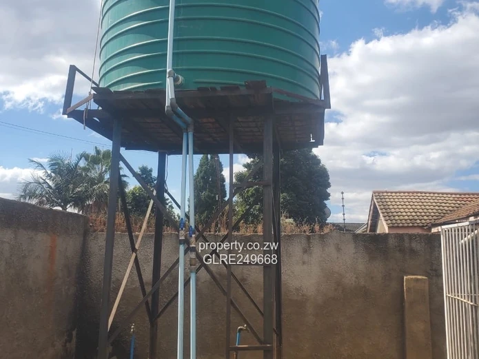 Spacious 3-Bed Marlborough Home with Borehole & Driveway