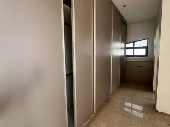 4 Bedroom Flat & Apartment